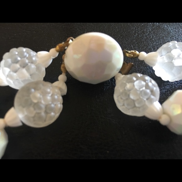 1950s Beaded necklace & clip on earrings - Picture 3 of 3